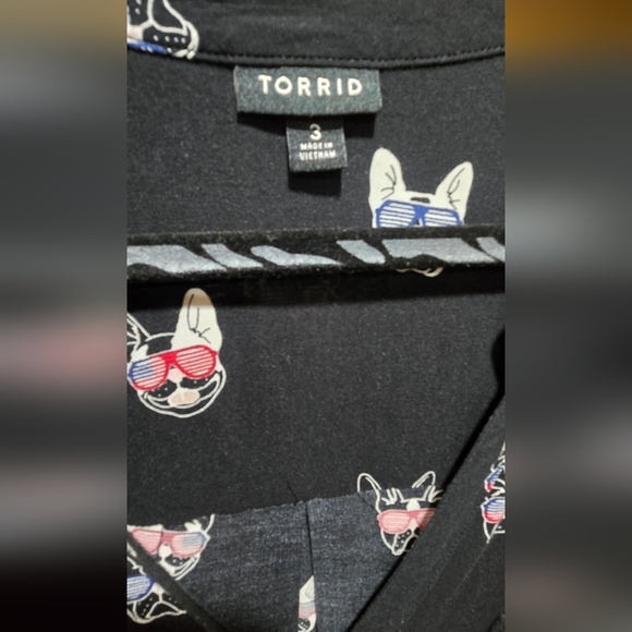 TORRID CHALLIS BUTTON-FRONT DOLMAN SLEEVE BLACK French Bulldog Print Top SZ 3/3X - Picture 4 of 5